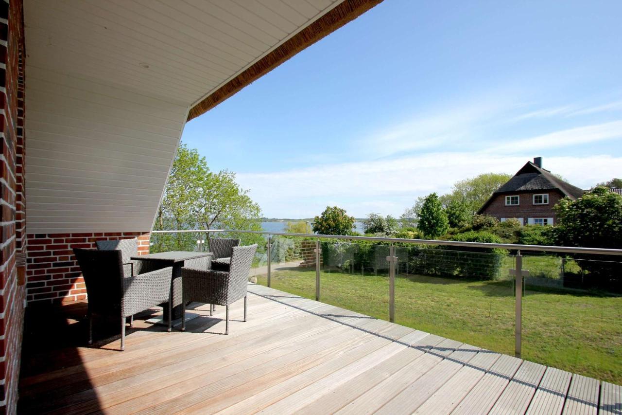 Wassernahes Ferienhaus Mit Meerblick Und Schwimmbadnutzung In Sellin - Ferienhaus Rohrweihe Gager Exterior photo